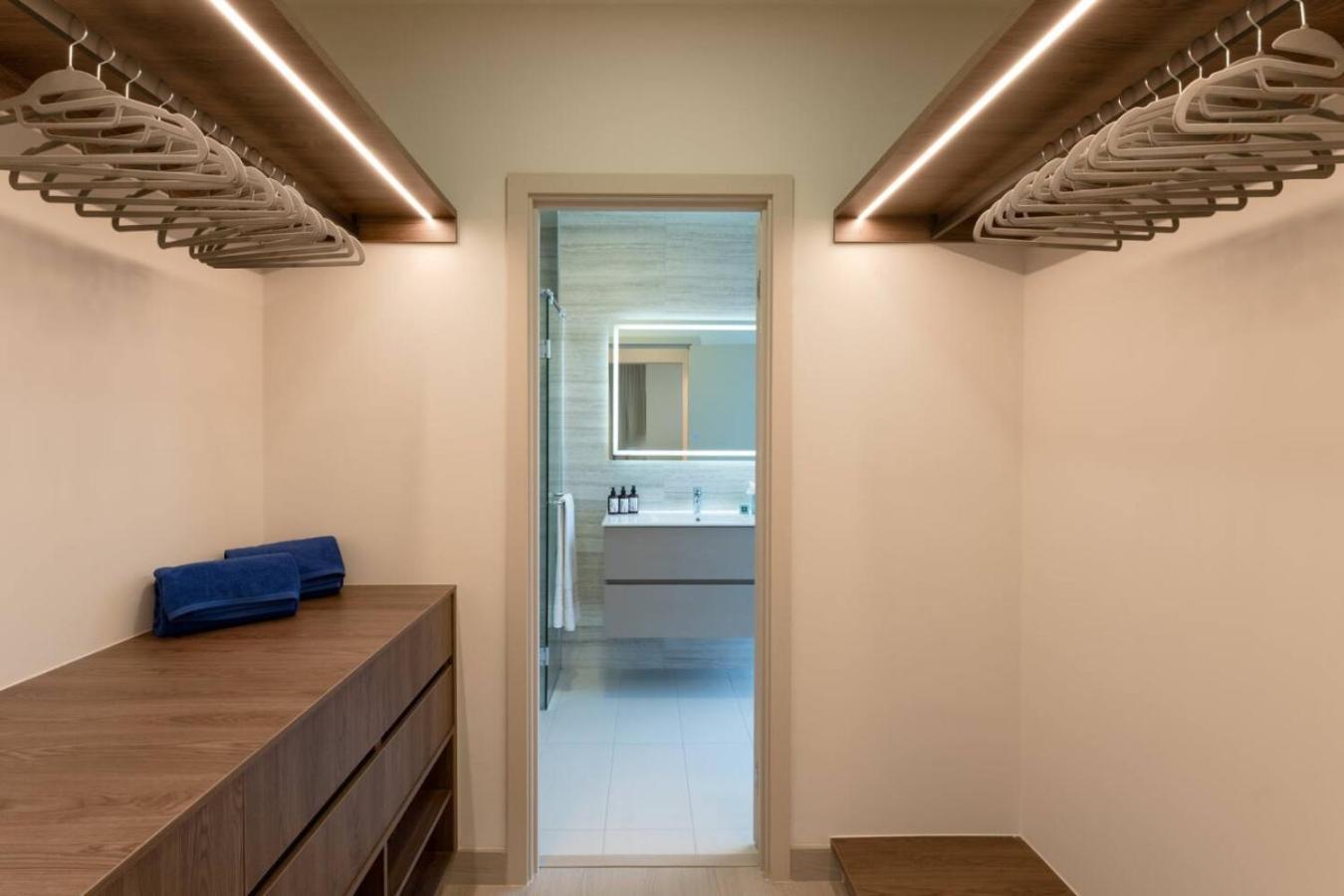 Deluxe Condo Suite 2BR With City View Holiday home *