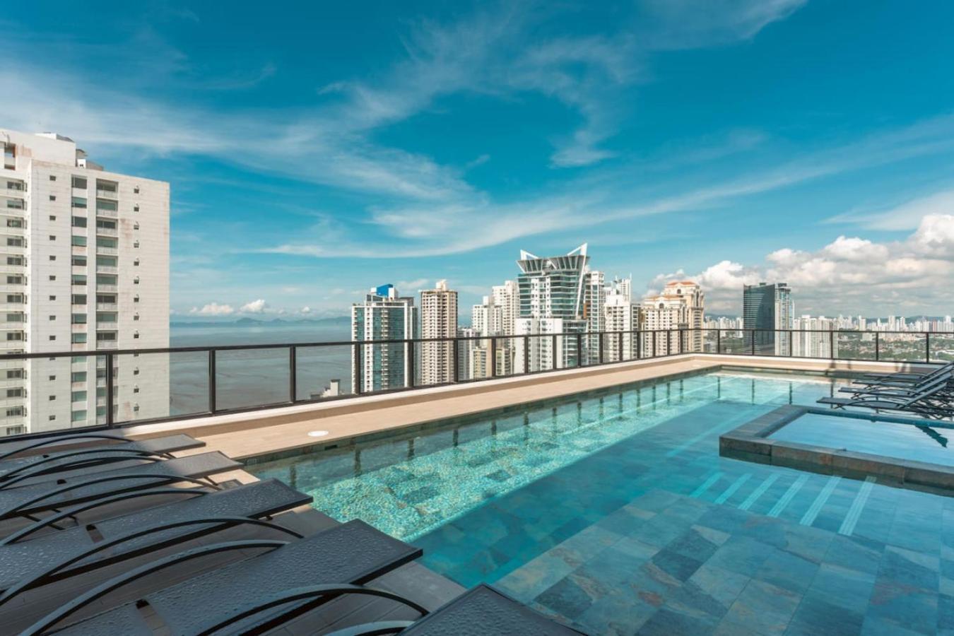 Holiday home Deluxe Condo Suite 2BR With City View
